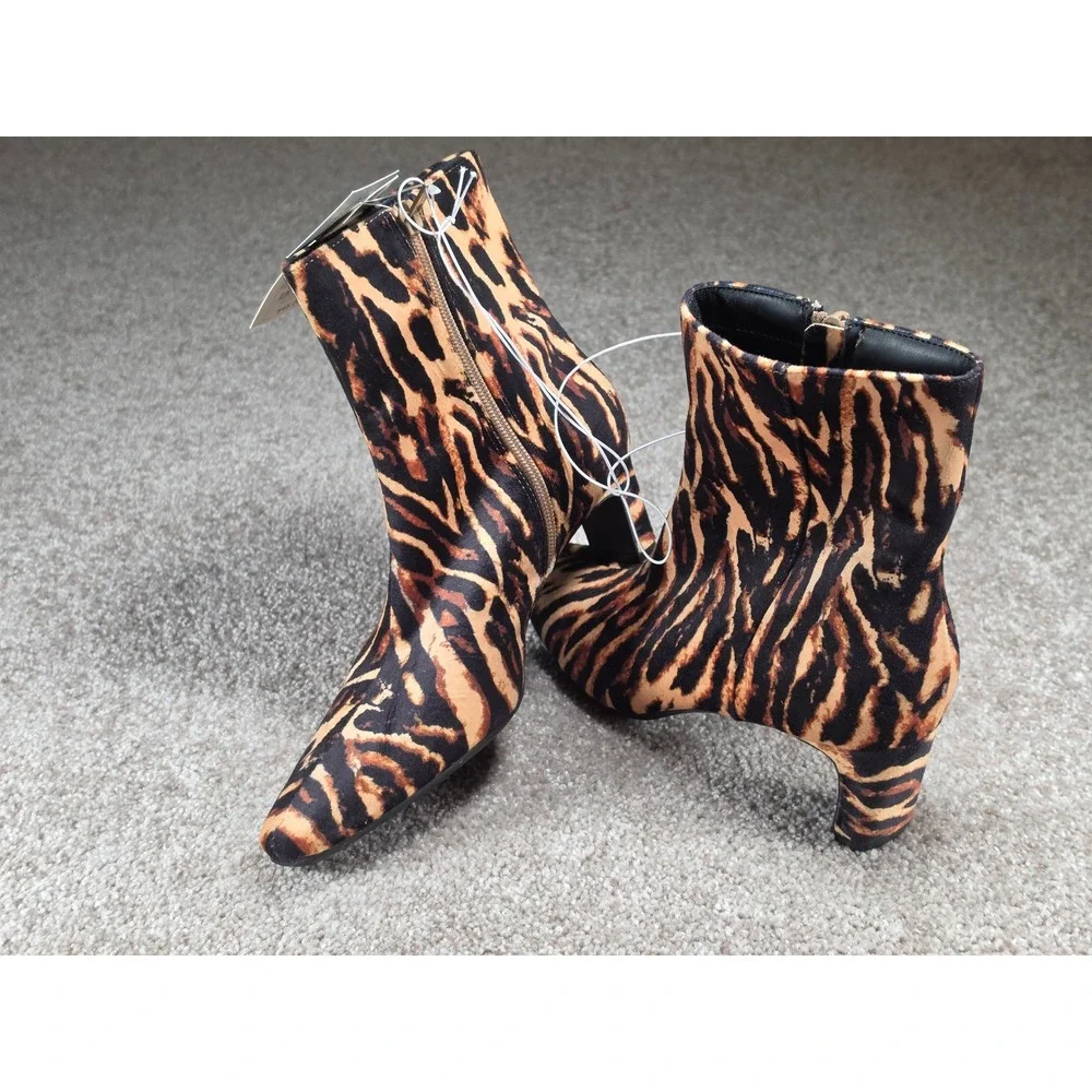 A New Day Tigris Tiger Print Ankle Boots Brown Black Square Toe Zip 6.5 NEW